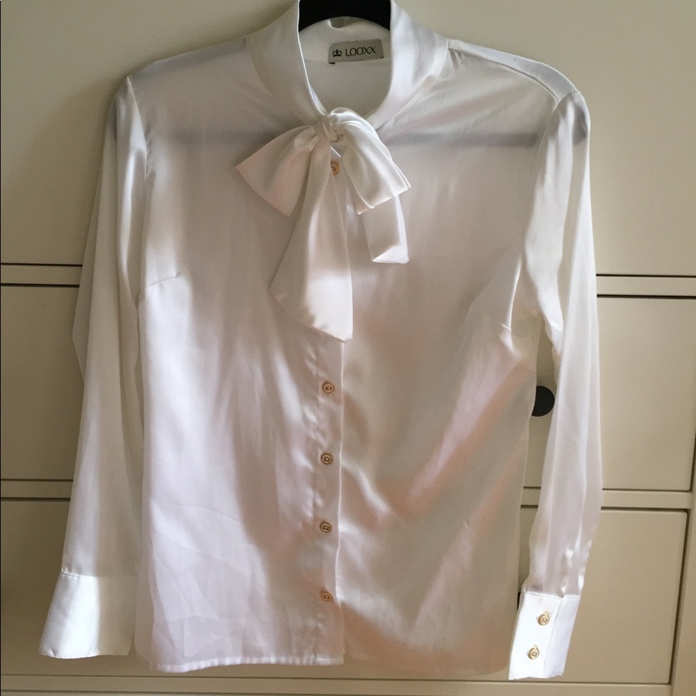 Satin effect Tie neck White button down shirt.